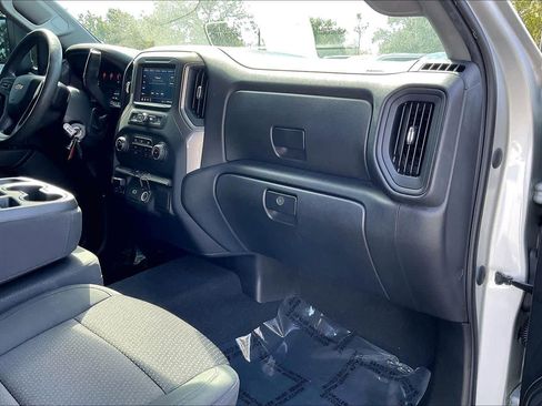 Used 2020 Chevrolet Silverado 2500 Custom w/ Custom Value Package image 16
