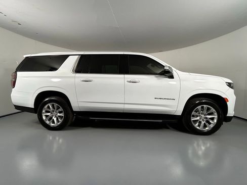 Used 2023 Chevrolet Suburban Premier AWD/4WD image 8
