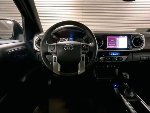 Used 2021 Toyota Tacoma Limited AWD/4WD image 4