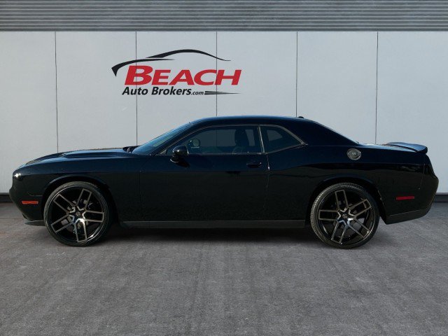 Used 2018 Dodge Challenger SXT RWD image 5