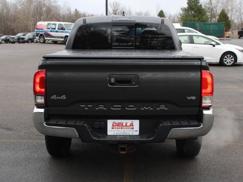 Used 2019 Toyota Tacoma SR5 AWD/4WD image 6