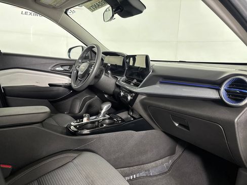 Used 2024 Chevrolet Trax LT FWD image 30