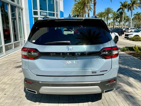 Used 2023 Honda Pilot Touring image 5