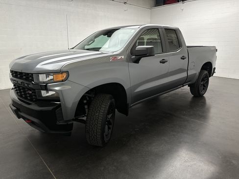 Used 2019 Chevrolet Silverado 1500 Custom Trail Boss w/ Custom Convenience Package AWD/4WD image 4