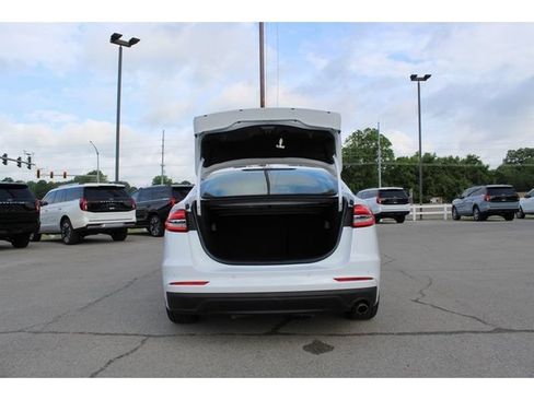 Used 2020 Ford Fusion SE FWD image 15