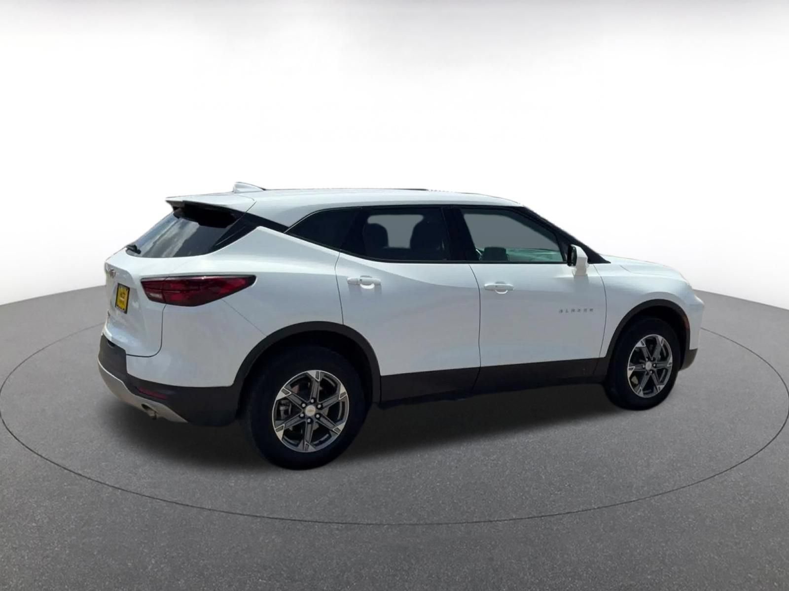 Used 2025 Chevrolet Blazer LT FWD image 13
