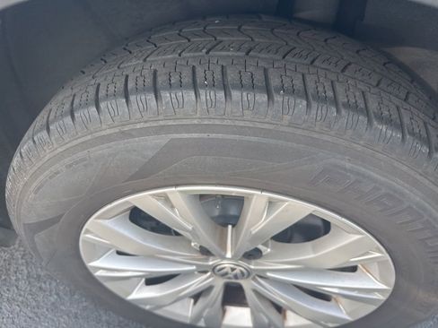 Used 2018 Volkswagen Tiguan SE w/ Panoramic Sunroof Package FWD image 6