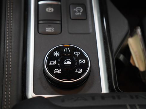 Used 2024 Nissan Pathfinder Platinum AWD/4WD image 19