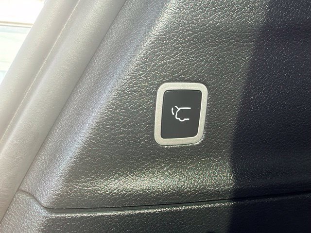 Used 2025 Chrysler Pacifica Limited FWD image 23