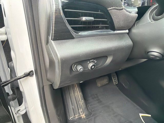 Used 2023 Chevrolet Traverse High Country AWD/4WD image 20