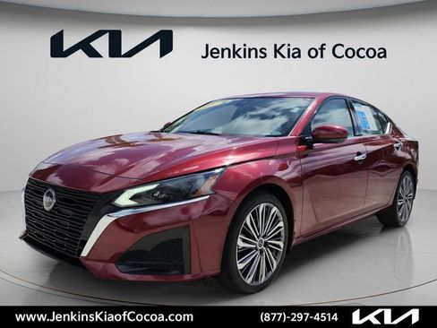 Used 2023 Nissan Altima 2.5 SL AWD/4WD image 11