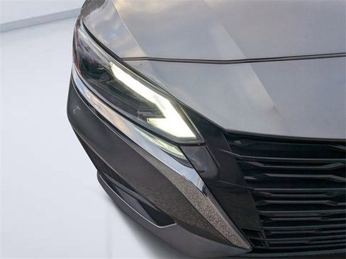 Used 2024 Nissan Altima 2.5 SV image 9