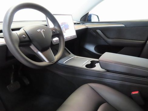 Used 2023 Tesla Model Y Long Range image 4