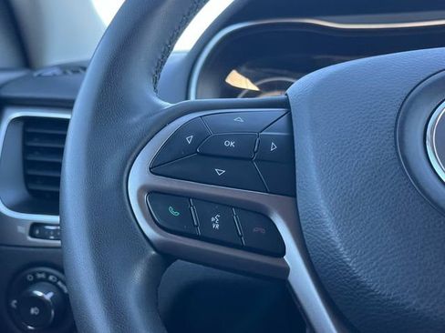 Used 2020 Jeep Cherokee Latitude Plus image 28