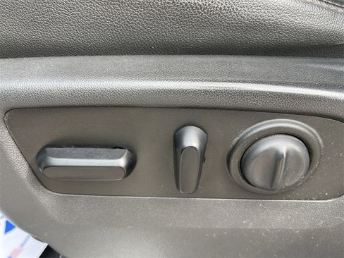 Used 2020 Chevrolet Silverado 2500 LTZ w/ LTZ Convenience Package image 12