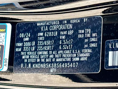 Used 2025 Kia Carnival FWD image 34