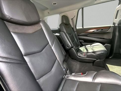 Used 2019 Cadillac Escalade Luxury AWD/4WD image 26