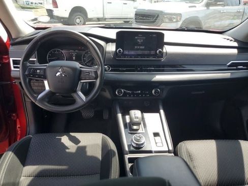 Used 2023 Mitsubishi Outlander ES FWD image 13