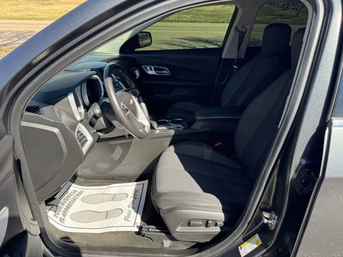 Used 2017 Chevrolet Equinox LT w/ Convenience Package image 8