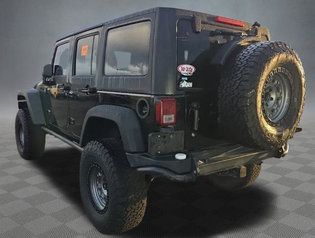 Used 2012 Jeep Wrangler Unlimited Rubicon w/ Connectivity Group AWD/4WD image 2