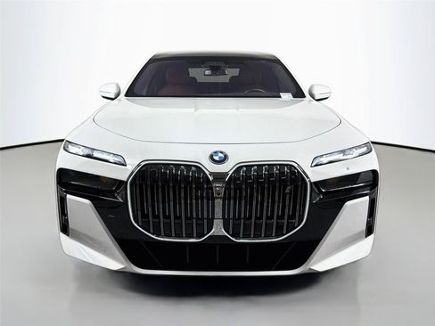 Used 2023 BMW i7 xDrive60 w/ Executive Package 2 AWD/4WD image 2