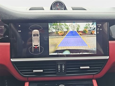 Used 2022 Porsche Cayenne image 27