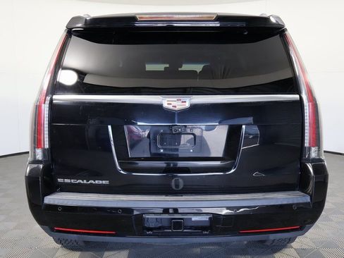 Used 2018 Cadillac Escalade Luxury image 5