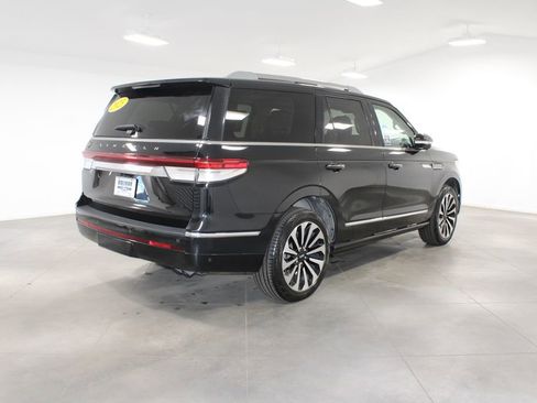 Used 2023 Lincoln Navigator Reserve image 9