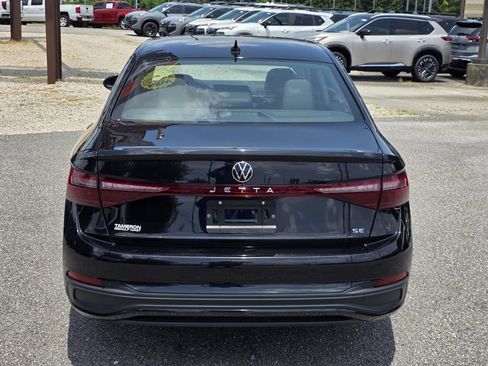 Used 2025 Volkswagen Jetta SE FWD image 4