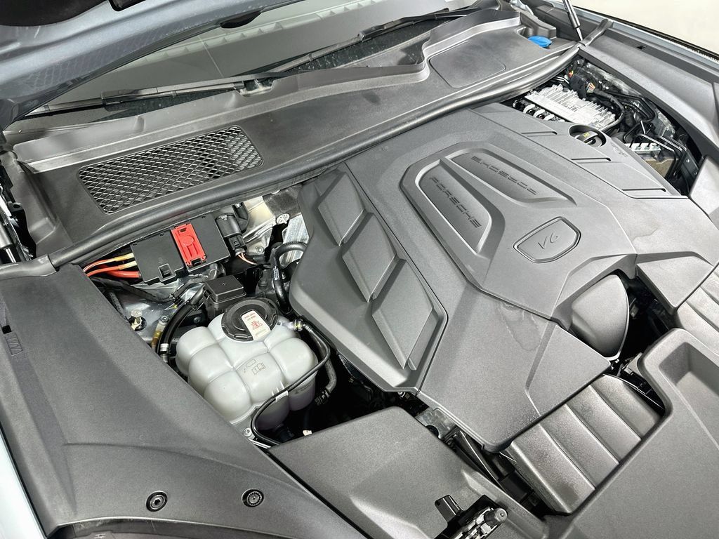 Used 2024 Porsche Cayenne AWD/4WD image 26