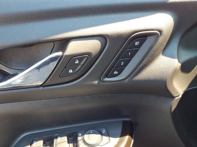 Certified 2023 GMC Acadia AT4 w/ Technology Package AWD/4WD image 17