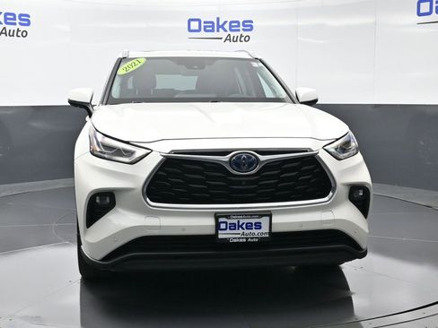 Used 2021 Toyota Highlander Limited image 3