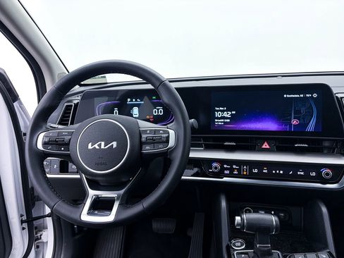 Used 2025 Kia Sportage EX w/ Premium Package image 4