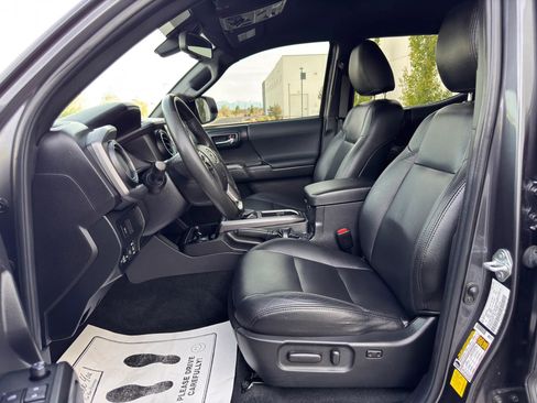 Used 2022 Toyota Tacoma TRD Off-Road w/ Technology Package image 21