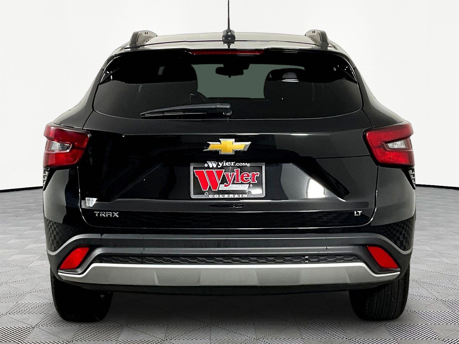 Used 2026 Chevrolet Trax LT FWD image 5