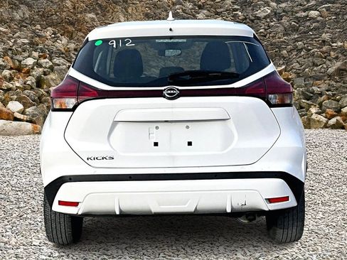 Used 2022 Nissan Kicks S image 4