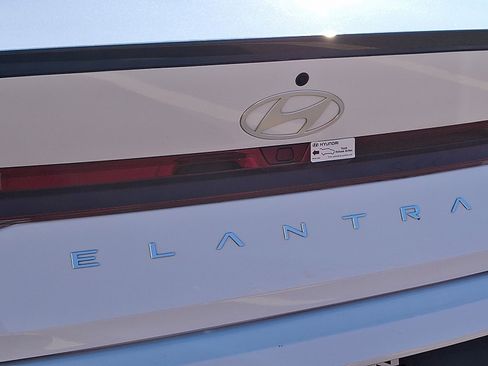 Certified 2025 Hyundai Elantra Sport image 30