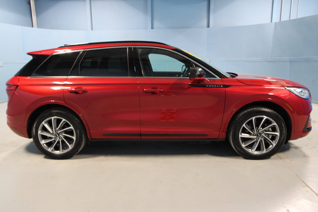 Used 2025 Lincoln Corsair Grand Touring w/ Towing Package AWD/4WD image 37