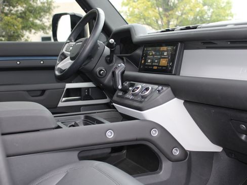 Used 2024 Land Rover Defender 110 S image 50