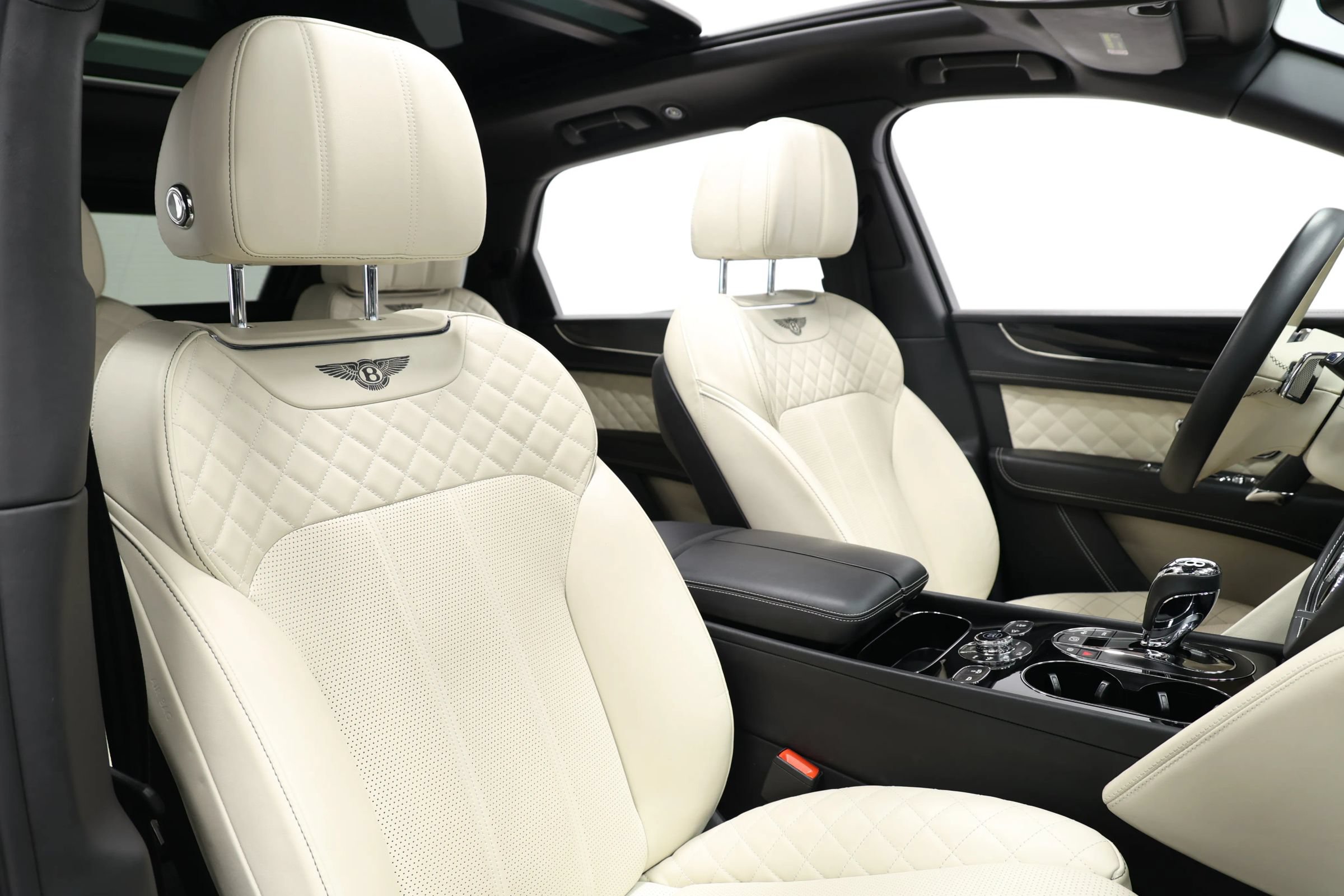 Used 2017 Bentley Bentayga AWD/4WD image 91