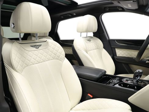 Used 2017 Bentley Bentayga AWD/4WD image 91