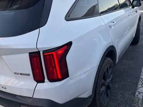 Used 2021 Kia Sorento SX Prestige image 2