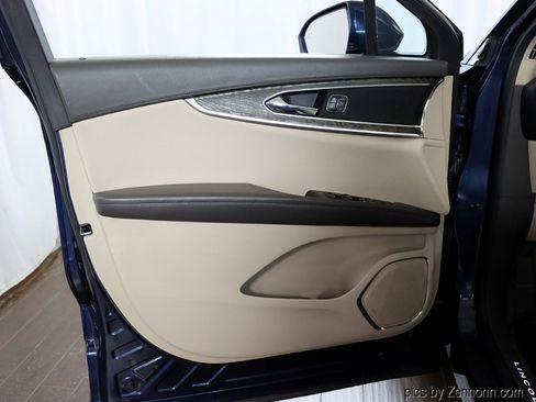 Used 2017 Lincoln MKX Reserve w/ Lincoln MKX Climate Package image 25