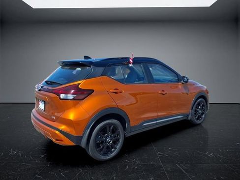 Used 2023 Nissan Kicks SR w/ SR Premium Package FWD image 3