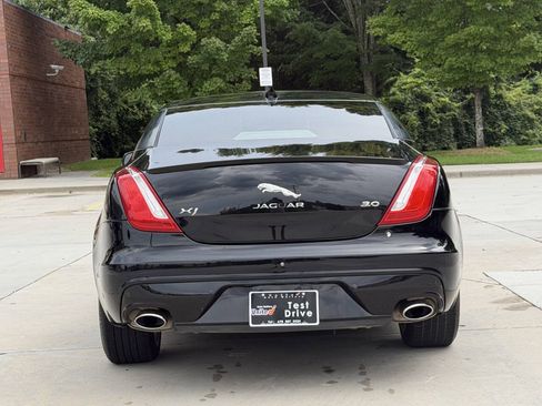 Used 2016 Jaguar XJ R-Sport RWD image 23