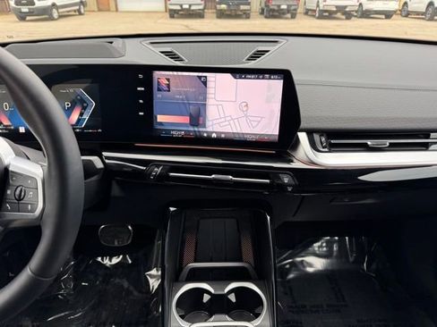 Used 2025 BMW X2 xDrive28i w/ Technology Package image 2