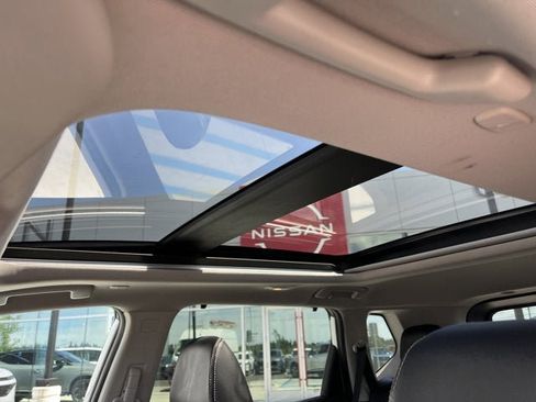 Certified 2022 Nissan Rogue SL w/ SL Premium Package image 17