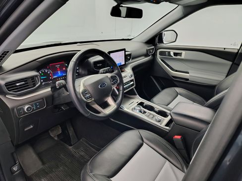 Used 2022 Ford Explorer XLT w/ Equipment Group 202A image 43