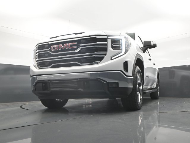 Used 2023 GMC Sierra 1500 SLT w/ SLT Premium Package AWD/4WD image 32