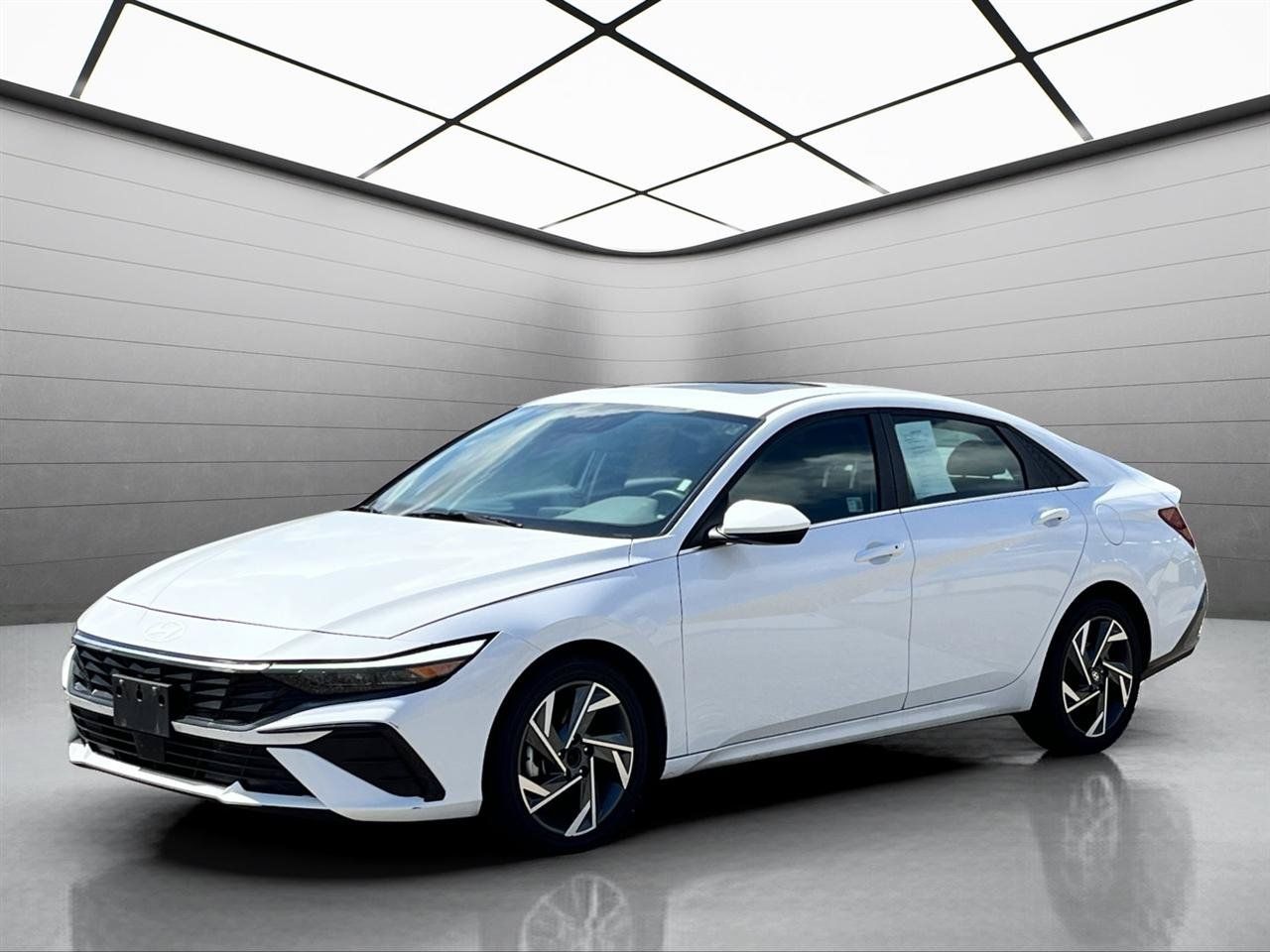 Used 2025 Hyundai Elantra SEL FWD image 1